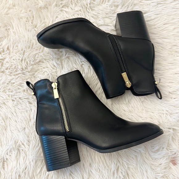 NEW $100 Kenneth Cole Effie Black leather ankle bootie women size 6 - Picture 5 of 6